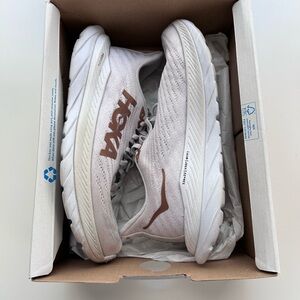 WOMEN HOKA MACH 5